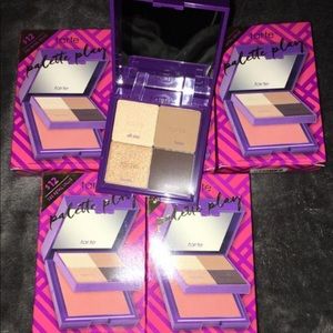 Tarte pallet with blush.